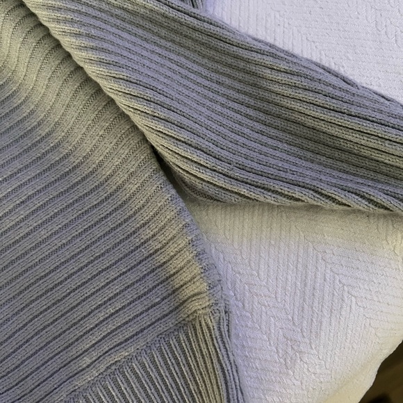 Mint green sweater - Picture 4 of 4